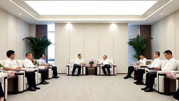 欧博会见海南省国资委党委书记、主任马咏华